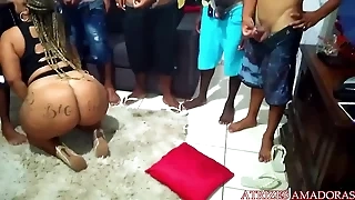 Casada BBW se deliciando em com vários homens dotados